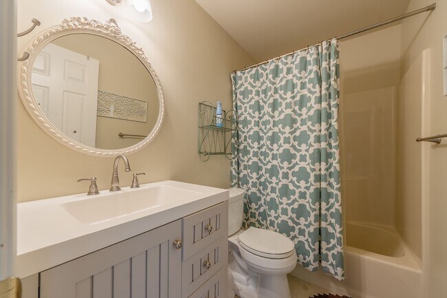 Building Photo - Fully Furnished Executive Condo