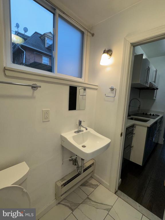 Building Photo - 251 S Melville St