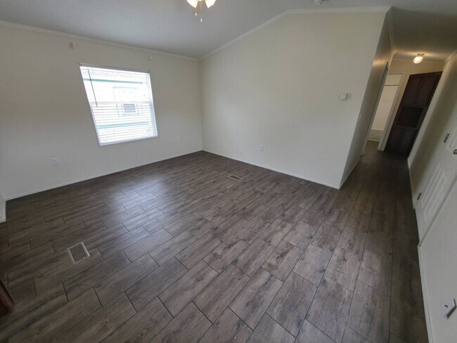 Building Photo - 1412 W Harbour Unit 152