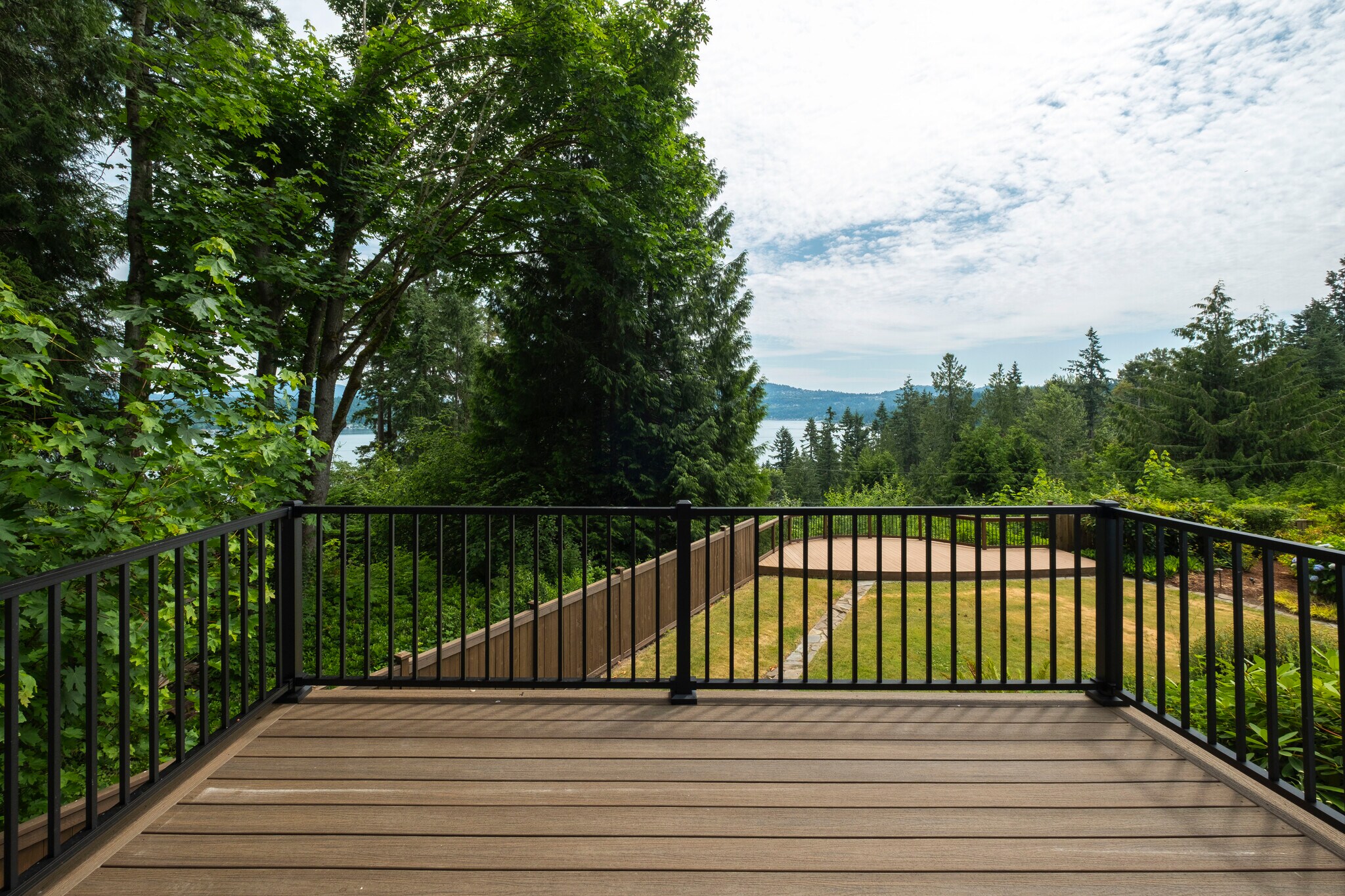 Building Photo - 639 W Lake Sammamish Pky NE