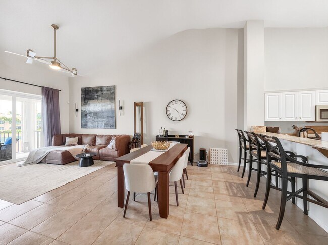 Building Photo - 2 Bed + Flex, 2 Bath Fully Furnished Annual Rental