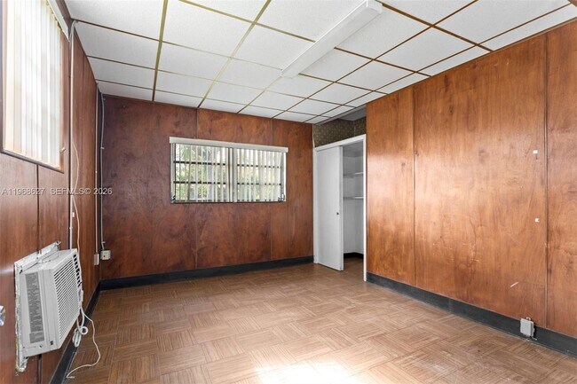 Building Photo - 12905 NE 4th Ave