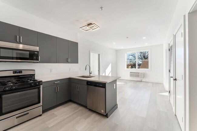 Primary Photo - 43-45-45 W 32nd St