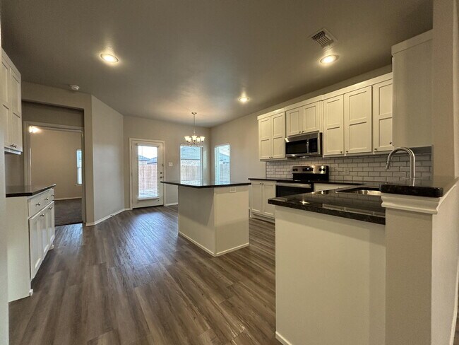 Building Photo - 5843 Itasca St