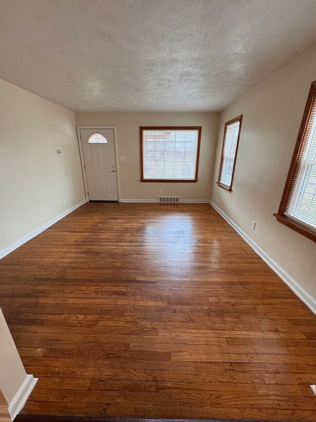 Building Photo - 213 Parkgate Ave