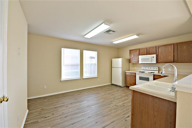 Building Photo - 105 Mesa Dr