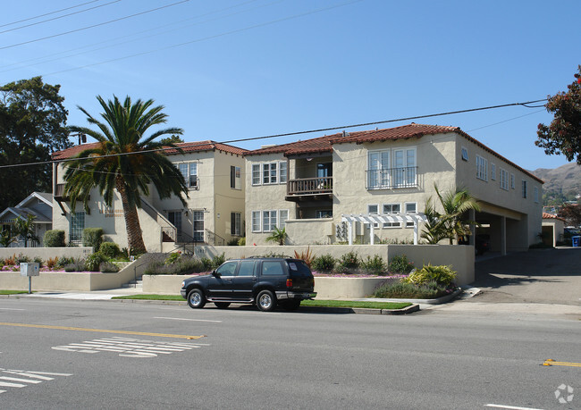 Building Photo - La Casa Hermosa Apartments