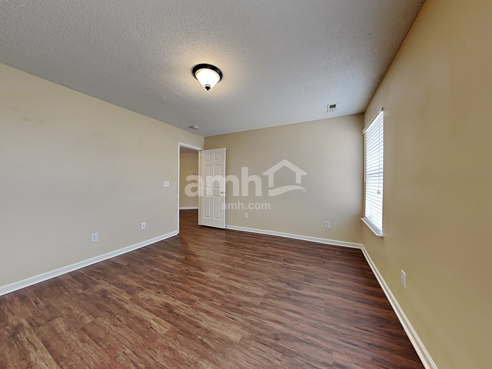 Building Photo - 430 Old Wood Ln