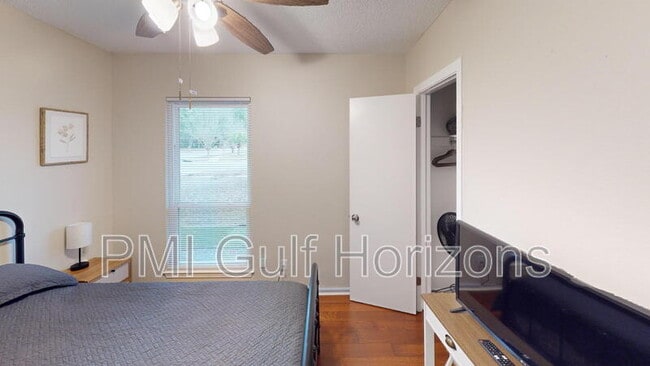 Building Photo - 3900 Baywoods Dr