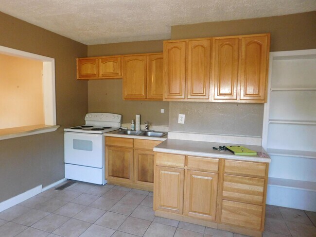 Building Photo - 706 Burns Rd