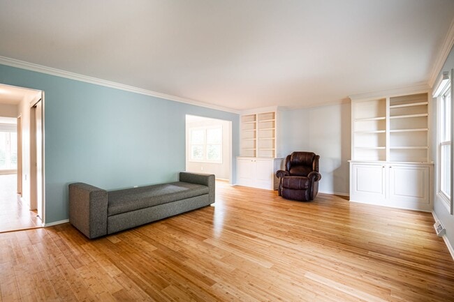 Building Photo - LIVE ON LAKE MICHIGAN IN THIS SPACIOUS CONDO!