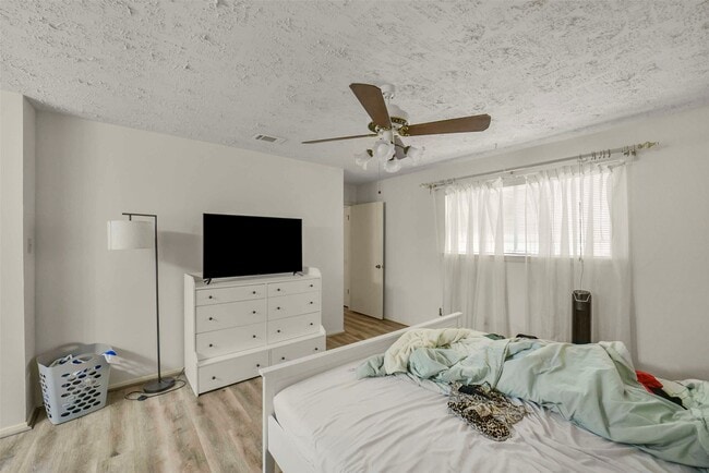 Building Photo - 16323 Summer Dawn Ln