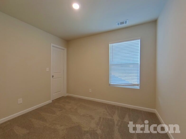 Building Photo - 114 Highland Dr