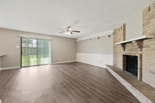 Building Photo - 17615 Autumn Hills Dr