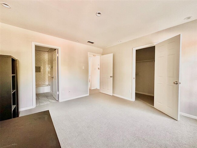 Building Photo - 2529 Rio Grande St