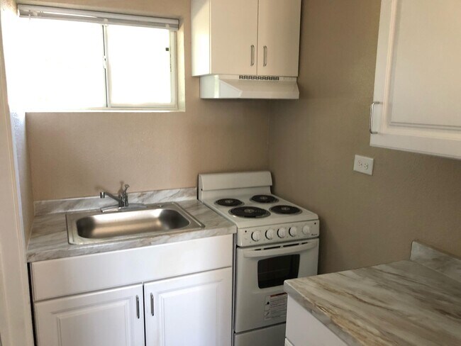Building Photo - 5008 Sierra Madre Dr