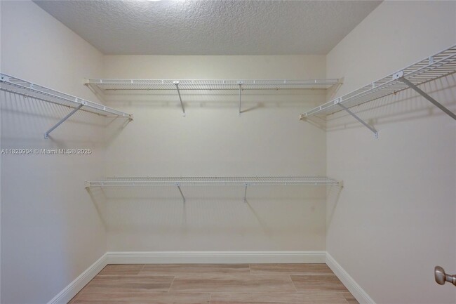 Building Photo - 7120 Hialeah Ln