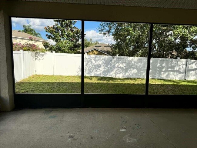 Building Photo - 221 Tower View Dr E