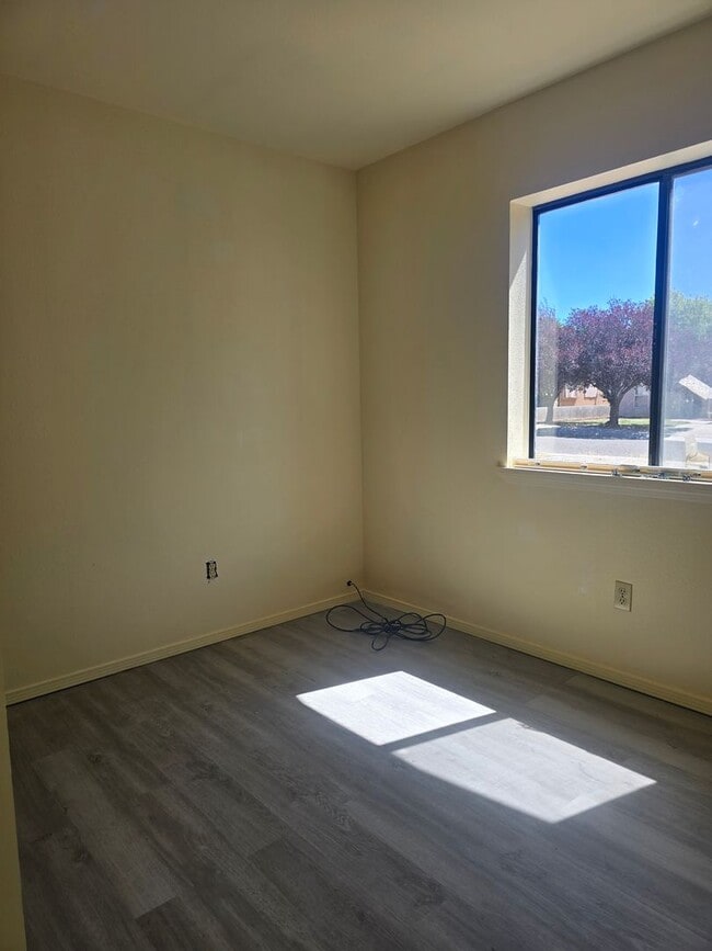 Building Photo - 3 Bedroom in Bloomfield