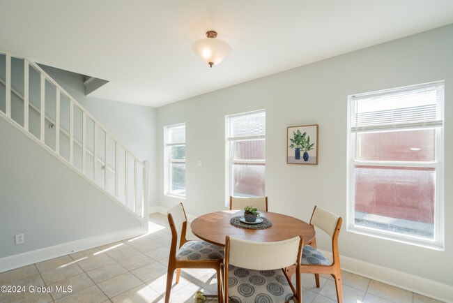 Building Photo - 9 Bolster Ln NE