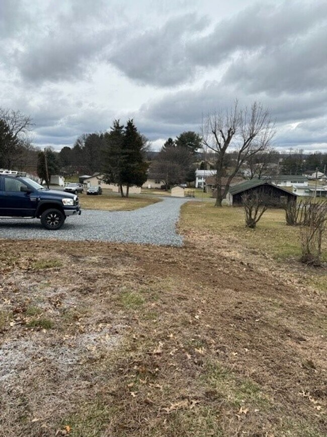 Building Photo - 129 E Market St