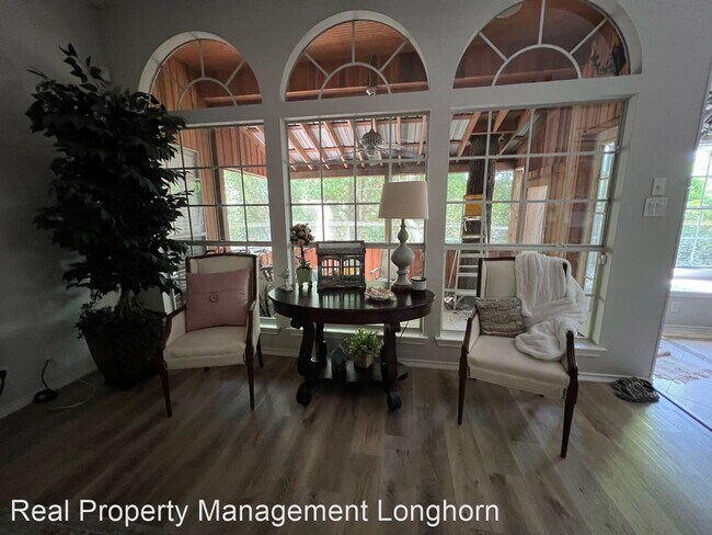 Building Photo - 4 br, 2 bath House - 1115 Meadow Lark Dr