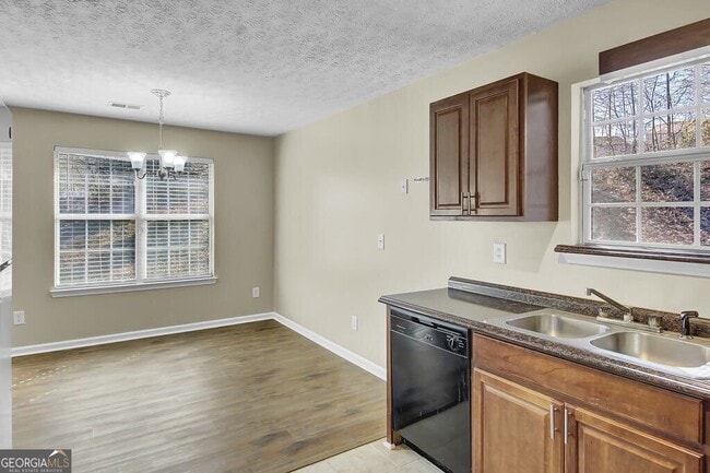 Building Photo - 40 Elisabeth Way