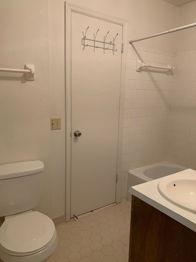 Building Photo - Charming 2 bed, 1.5 bath