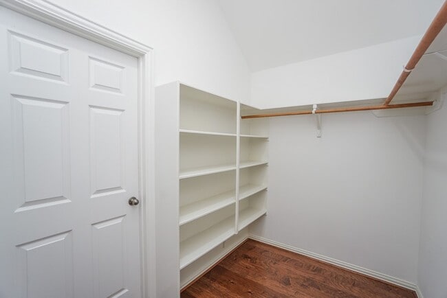 Building Photo - 7102 Thistlewood Park Ct