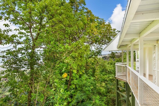 Building Photo - Rare Find: Tantalus Rustic Charm: BRAND NEW KITCHEN CABINETS AND COUNTE