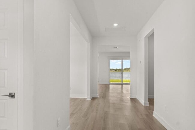 Building Photo - 5684 Hampton Park Cir