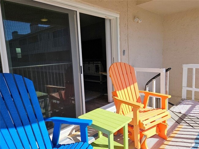 Building Photo - 255 Capri Cir N