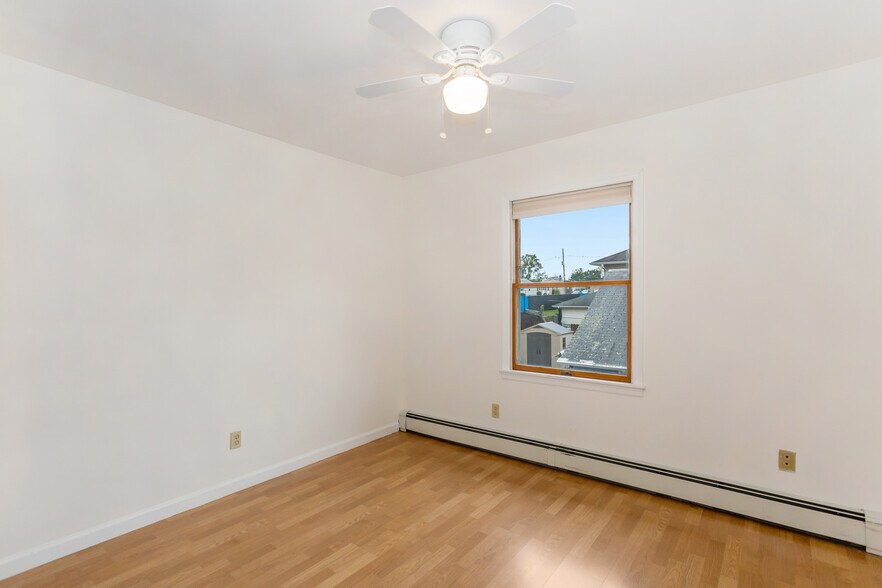 Building Photo - 130 N 7th St