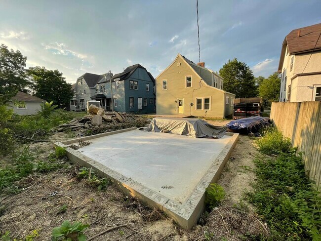 Building Photo - 1716 Salem Ave