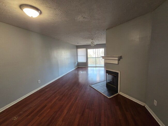 Building Photo - 950 Stewarts Creek Dr