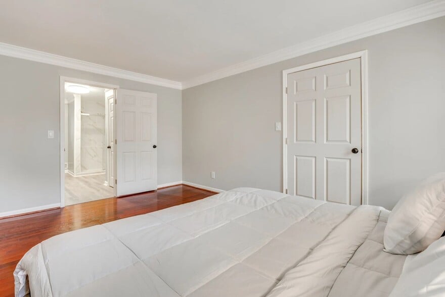 Building Photo - 2093 Breconridge Dr S W