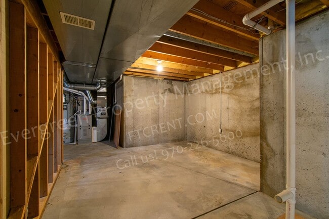 Building Photo - 1223 Red Oak Ct