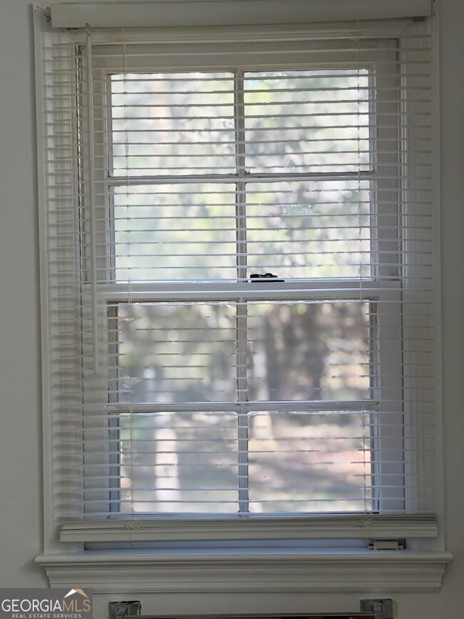 Building Photo - 256 Frederick Dr