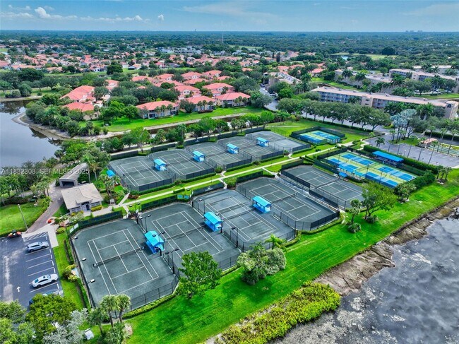 Building Photo - 5938 Crystal Shores Dr