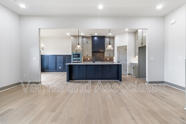 Building Photo - 930 Trestle Ln