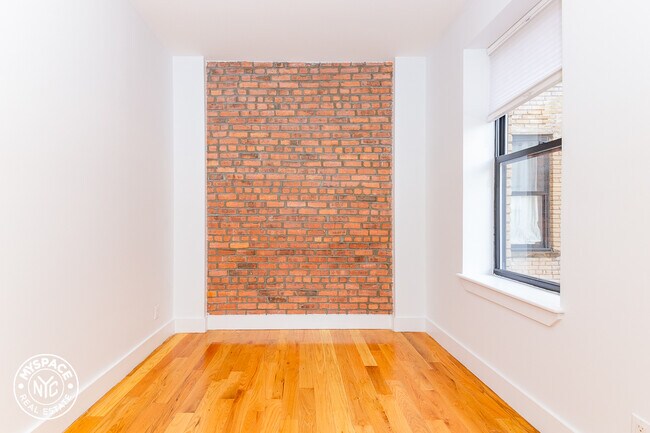 Building Photo - 1625 Putnam Ave