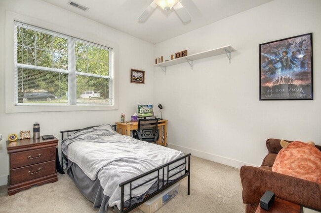 Building Photo - 511 Coolidge St