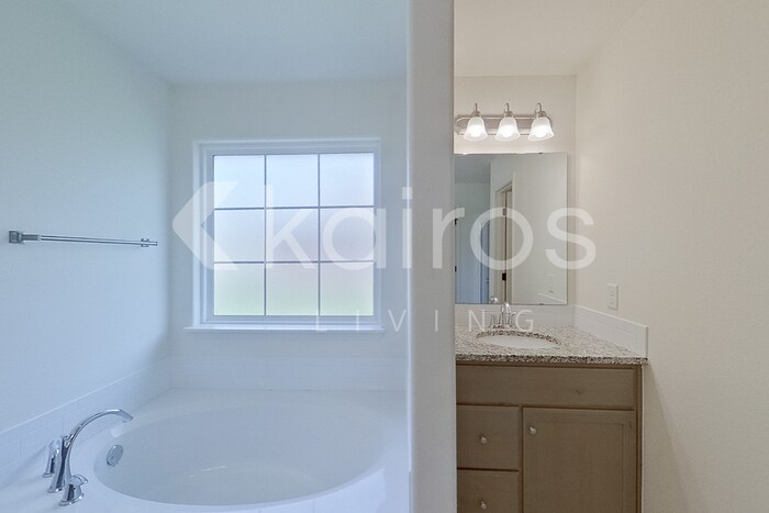 Building Photo - 109 Pin Oak St