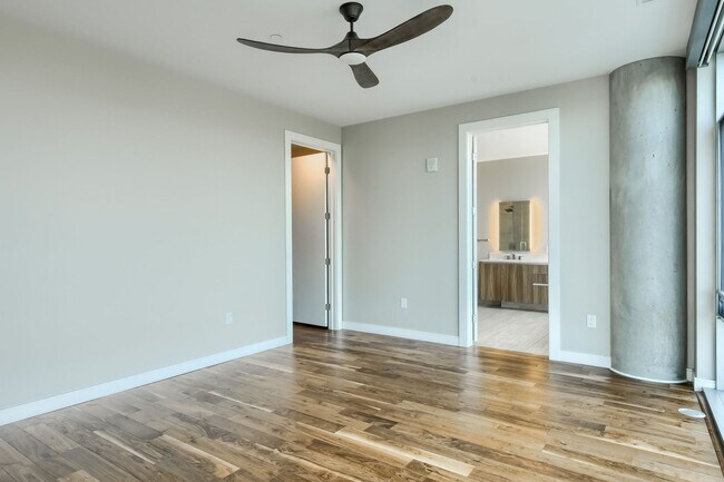 Building Photo - Two Bedroom Penthouse in Denver