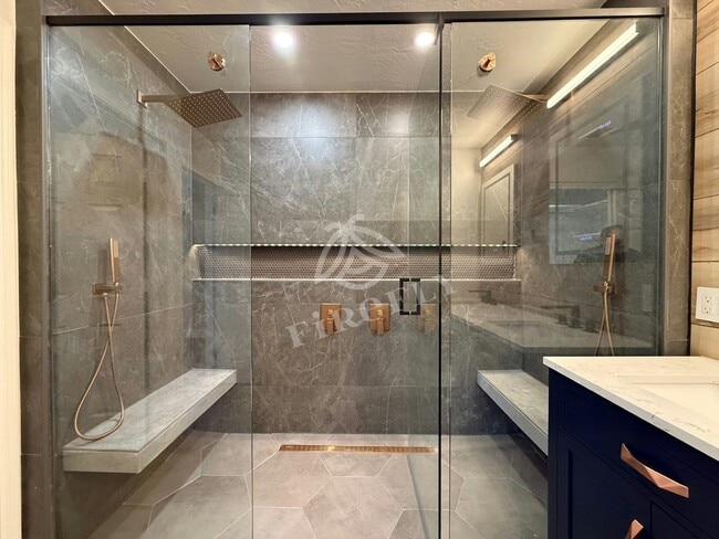 Building Photo - 6100 W Audrey Ln