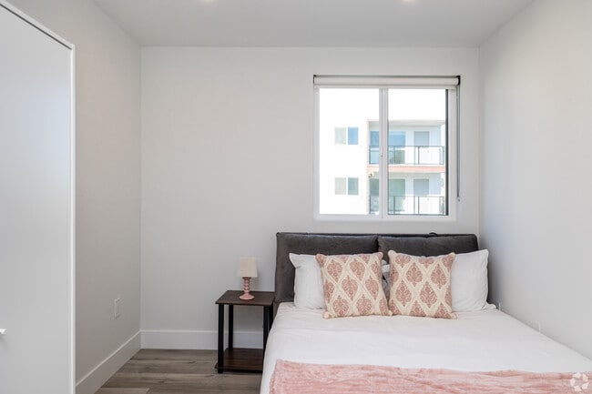 Building Photo - 3430 Walton Ave