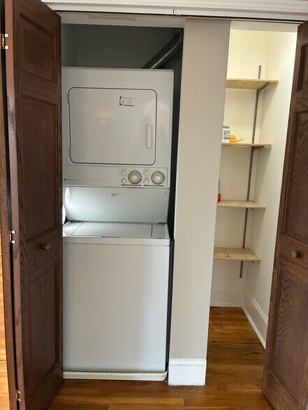 Building Photo - 801 Erie St