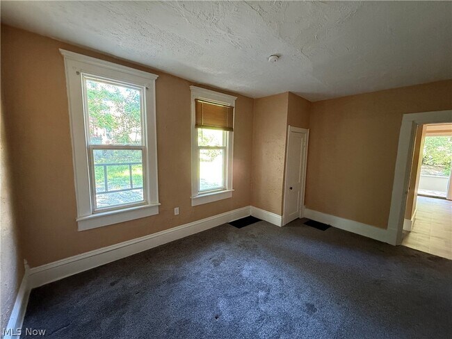 Building Photo - 1076 Ackley St
