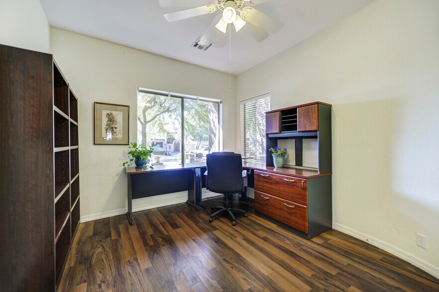 Building Photo - 7634 E San Fernando Dr