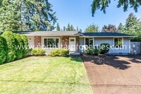 Building Photo - Garden Home Charmer